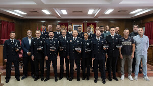 Toman posesión como funcionarios los diez nuevos agentes de la Policía Local