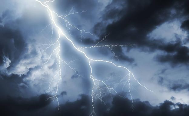 Teruel, Albacete y Valencia están este miércoles en alerta por tormentas y Girona y Canarias por oleaje y viento fuerte