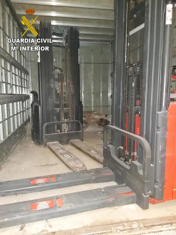 La Guardia Civil detiene in fraganti a tres personas robando en una nave industrial en Illescas