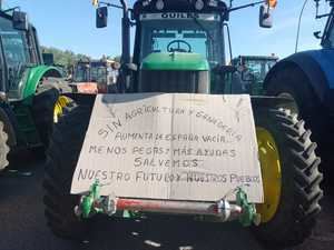 Gran Tractorada de los agricultores y ganaderos en Guadalajara:" Esto es totalmente apolítico...en breve vamos a comer piedras"