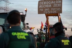 El campo español estalla en Madrid con una tractorada histórica, sin los sindicatos de clase "que se han convertido en gestorías"