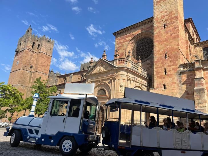 Sigüenza estrena tren turístico