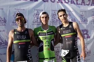 Fernando Zorilla y Tania Fernández se imponen en el XII triatlón de Pareja