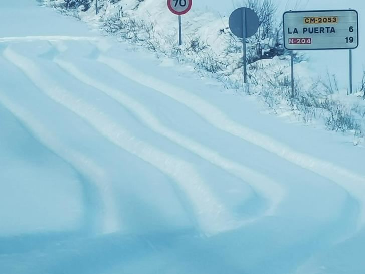 El Ayuntamiento de Trillo despeja con sus medios y operarios las carreteras hasta Azañón, La Puerta, Morillejo, Viana y Valdenaya, incomunicadas desde el sábado