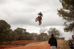 Más de medio centenar de motociclistas reinauguran el circuito de motocross de Trillo