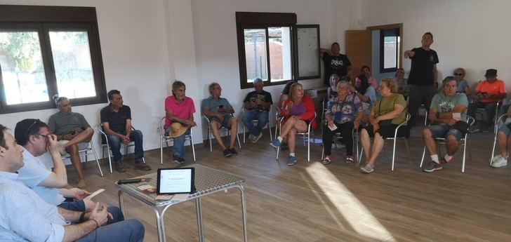 El Ayuntamiento de Trillo presenta un tríptico informativo para prevenir y actuar en caso de incendio en la Urbanización Valdenaya