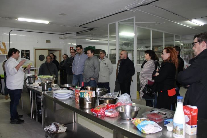 Medio centenar de cocineros profesionales participan en los cursos 