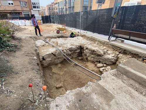 Las obras en el nuevo campus de la Universidad de Alcalá en Guadalajara ponen al descubierto un cementerio tardomedieval y restos de la antigua muralla andalusí de la ciudad