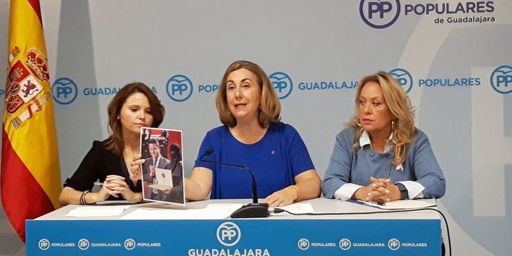 Page es el presidente de la propaganda. Le pedimos que cambie los lazos y los símbolos por medios para luchar contra el cáncer