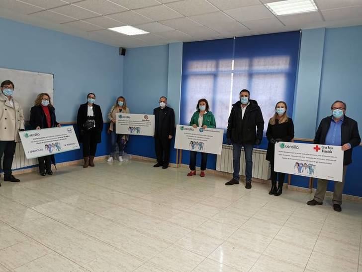 La empresa Verallia dona 7.000 kilos de alimentos y productos de higiene para las familias con más necesidades de Azuqueca