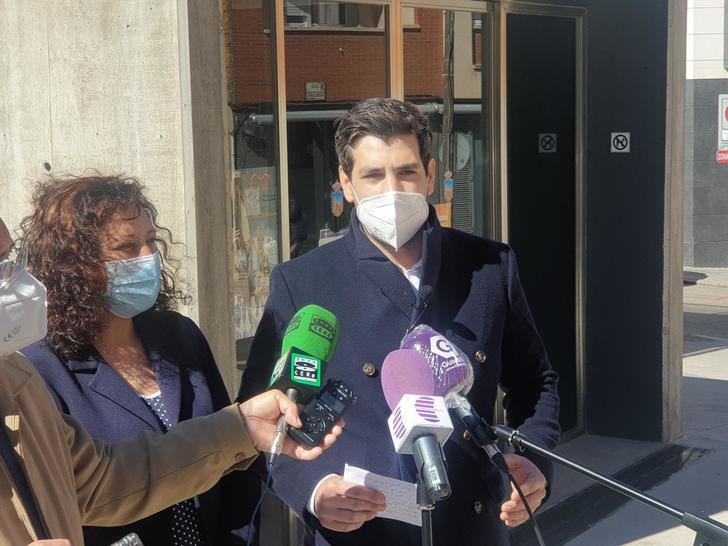 Alguacil denuncia el abandono del Mercado de Abastos de Guadalajara por el sectarismo de Rojo y propone celebrar allí la Feria del Libro