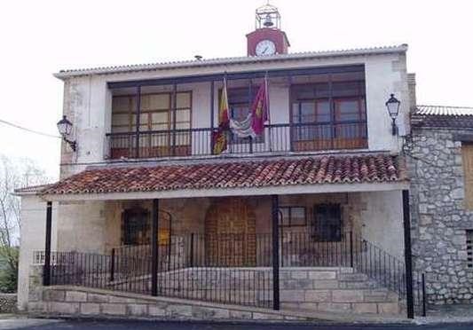 Villanueva de Alcorón va a quedarse sin farmacia y reclama a Page que haga algo para evitarlo