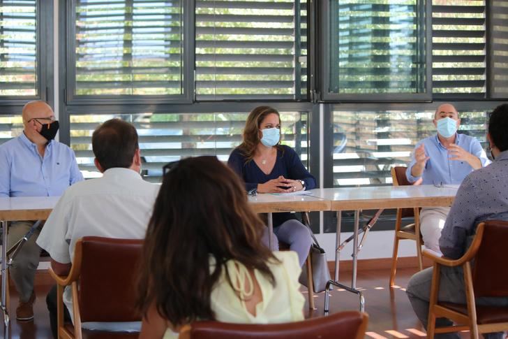 Villanueva se reúne con alcaldes de la Campiña para hablar de las ayudas de la Diputación al fomento del empleo y la contratación