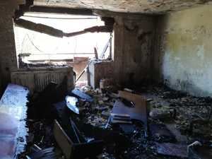 Bomberos y Policía confirman que no hay daños estructurales en el edificio incendiado en la calle Moscardó Guzmán de Guadalajara y ordenan el realojo de las plantas 1 y 2