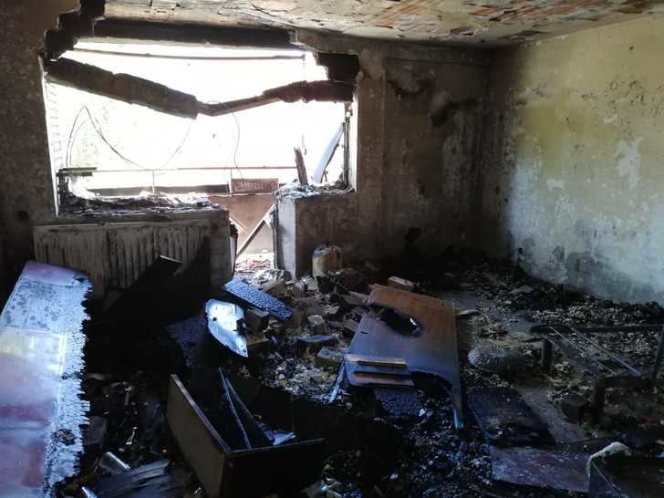 Bomberos y Policía confirman que no hay daños estructurales en el edificio incendiado en la calle Moscardó Guzmán de Guadalajara y ordenan el realojo de las plantas 1 y 2