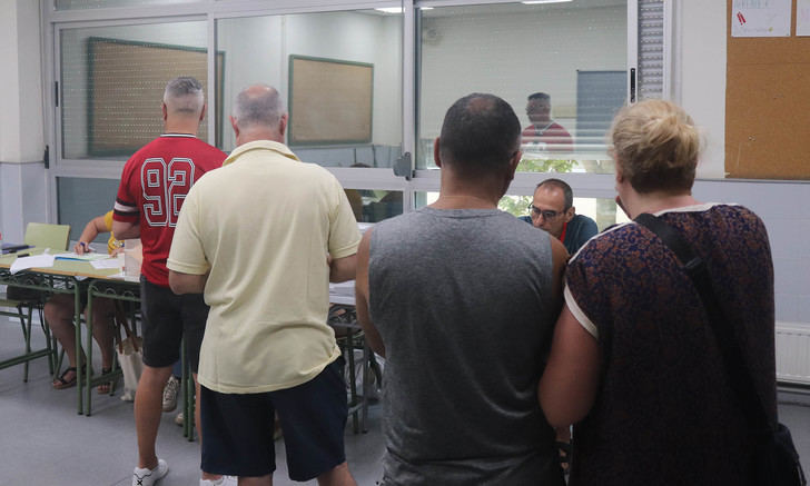 La participación en C-LM baja un 1,19% a las 18.00 horas y un 56,25% de los electores han acudido a votar