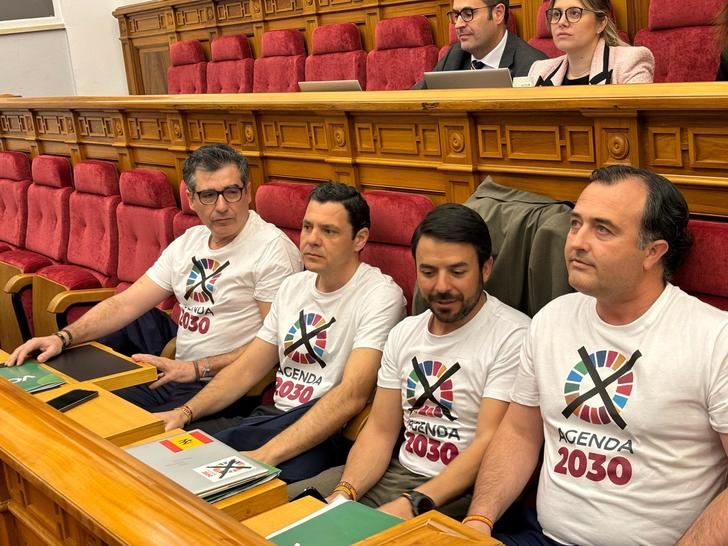 Los cuatro diputados de VOX apoyan a los agricultores españoles contra la Agenda 2030