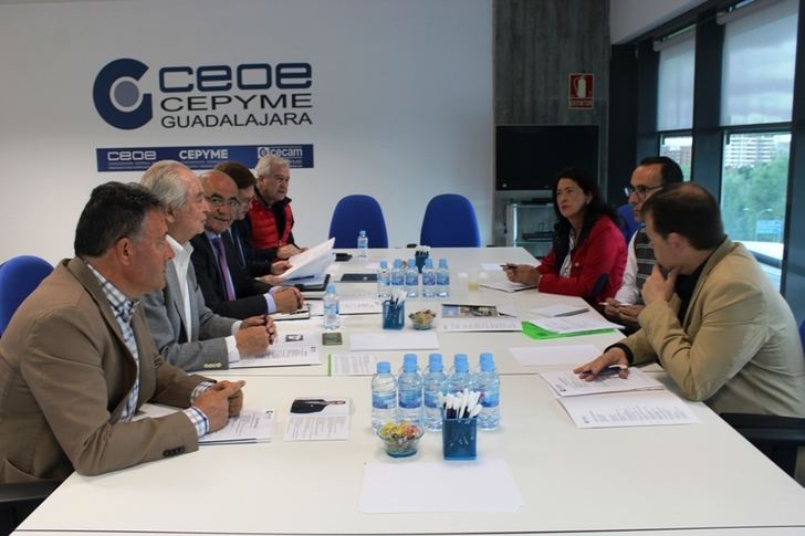 El candidato de VOX Antonio de Miguel se reúne con el Comité de CEOE-CEPYME Guadalajara