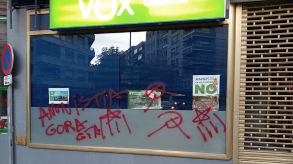 La sede de Vox en Cuenca aparece con pintadas a favor de Eta y la amnistía del PSOE