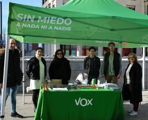 VOX Guadalajara reparte su Agenda España para celebrar el Día de la Constitución