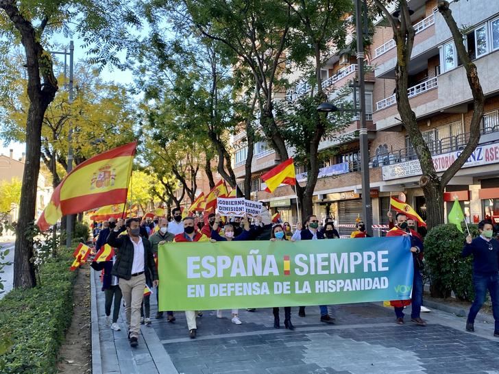 Un millar de guadalajareños salen a las calles convocados por VOX para celebrar el día de la Hispanidad