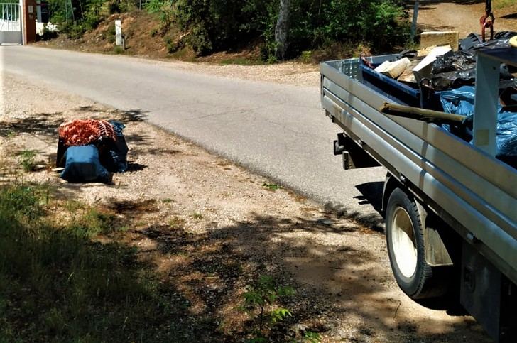 Se recogen 500 kilos de escombros en el entorno natural de Alcohete en la jornada 1m2 contra la basuraleza