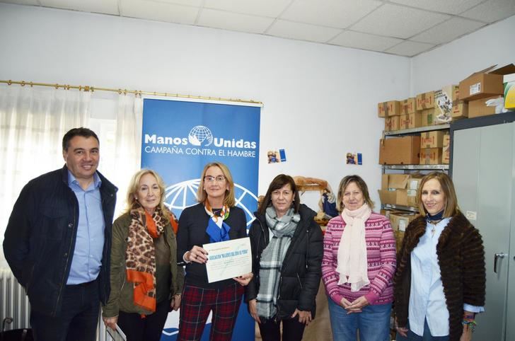 Manos Unidas recibe más de 1.000 euros del mercadillo solidario de la Asociación Mujeres del 2000 de Yebra