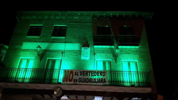 El Ayuntamiento de Yunquera de Henares ilumina de verde el Edificio Municipal de Usos Múltiples por el Día Mundial Contra la ELA