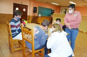 El Proyecto Intégrate proporciona alivio familiar a quienes cuidan de personas con alguna dependencia en Yunquera de Henares