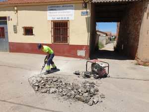 El Ayuntamiento de Yunquera de Henares inicia una campaña de reparación y mantenimiento de vías públicas de la localidad