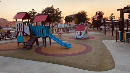 El Ayuntamiento de Yunquera de Henares renueva el parque infantil de la plaza de Miguel de Cervantes