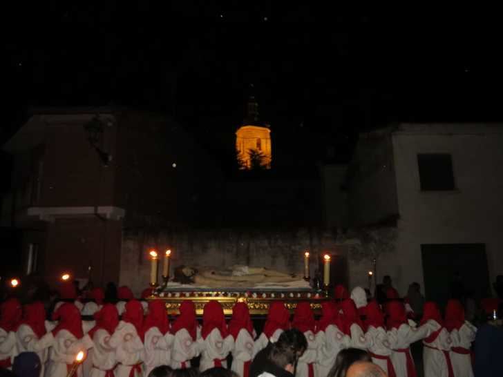 Cientos de personas llenan Yunquera para presenciar la Procesión del Santo Entierro