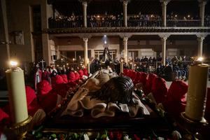 La Procesión de "El Santo Entierro" de Yunquera combina silencio y devoción en el Viernes Santo