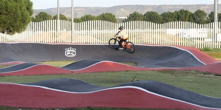 Inauguran un nuevo pumptrack en Alovera