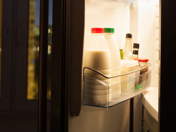 AESAN aconseja tirar alimentos perecederos como carne, pescado, huevos o leche tras un apagón de más de 4 horas