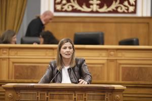 El PP acusa a Page de agravar el colapso sanitario con casi 100.000 castellanomanchegos en lista de espera, apoyando un modelo que generará más presión sin recursos