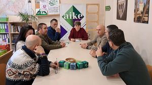 AIKE se reúne con los trabajadores de los autobuses y pide responsabilidades por la situación del servicio