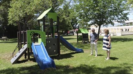 Arranca el baño en las piscinas de Alovera con una nueva zona juegos infantiles y renovación de vestuarios