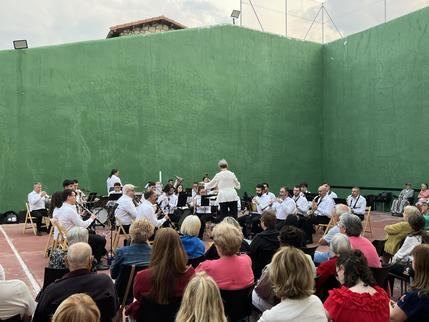 El Concierto del Verano en el Alto Tajo, reúne a cientos de vecinos en Armallones en una velada musical inolvidable