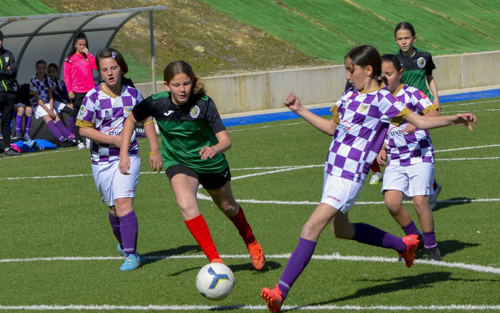 El Atlético Guadalajara reúne a cerca de 500 personas en el I Día de la Escuela Fútbol Femenino