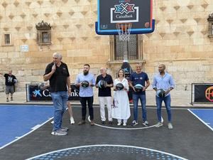 Mucho baloncesto, diversión y solidaridad el corazón de Guadalajara con el 3x3 CaixaBank a la sombra del Infantado