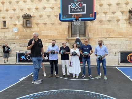 Mucho baloncesto, diversión y solidaridad el corazón de Guadalajara con el 3x3 CaixaBank a la sombra del Infantado
