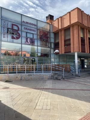 IU denuncia que las salas de adultos e infantil de la Biblioteca Municipal de Azuqueca llevan casi dos meses cerradas por la avería del aire acondicionado