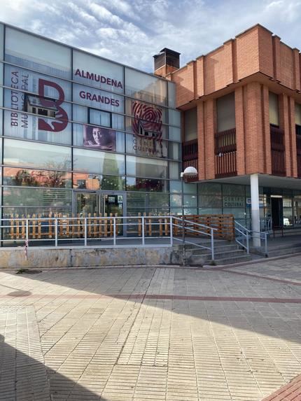 IU denuncia que las salas de adultos e infantil de la Biblioteca Municipal de Azuqueca llevan casi dos meses cerradas por la avería del aire acondicionado