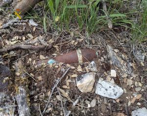 La Guardia Civil desactiva en Sotodosos una granada de mortero originaria de la Guerra Civil