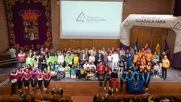 Cerca de 4.000 atletas participan en carreras y senderismo de la Diputación