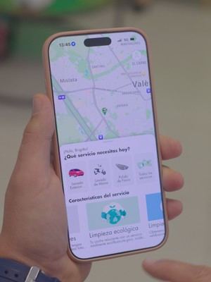 Clinery presenta una app para limpiar vehículos en su lugar de estacionamiento