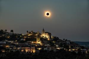 Cogolludo firma una imagen para la historia durante el eclipse total de Sol