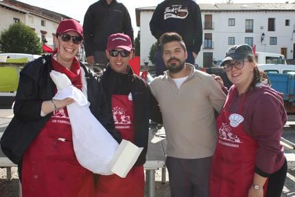 La Fiesta de las Legumbres en Cogolludo volvió a llenar la Plaza Mayor de sabor local