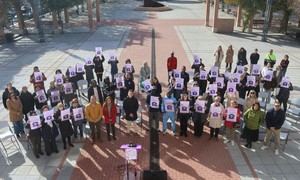 Homenaje emotivo a víctimas de violencia de género en Cabanillas por el 25N